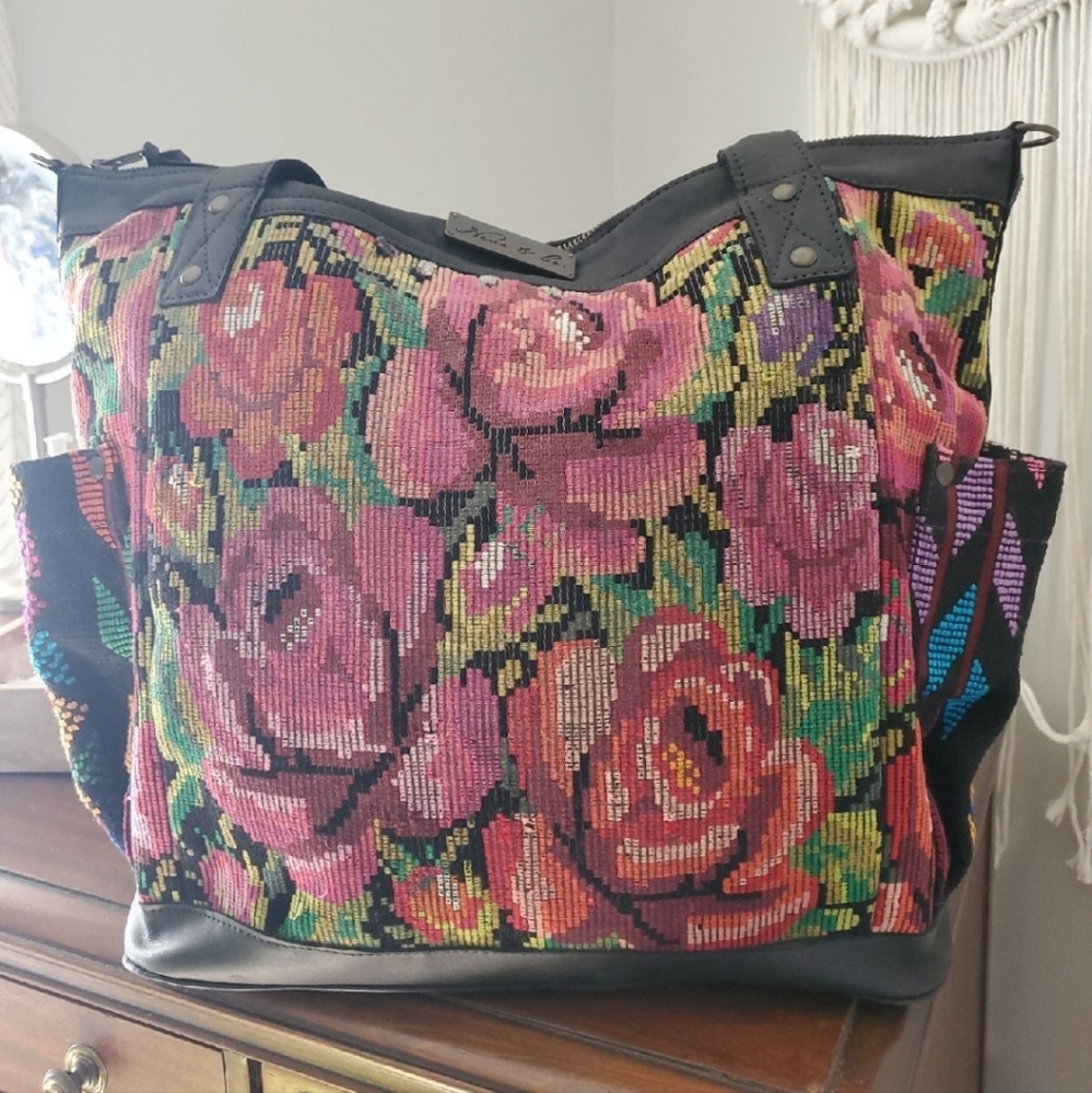 Nena and Co Moody floral TPB
